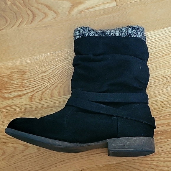 Black Boots - Picture 3 of 6